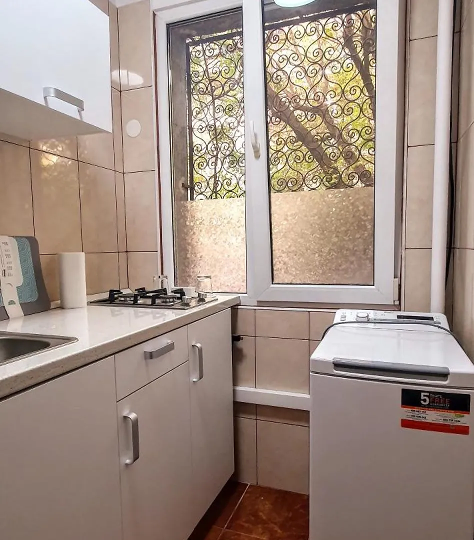The Yellow King - Luxurious Apartment Bucharest 0*,